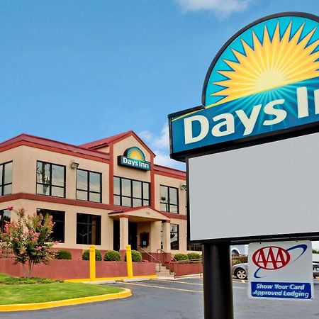 Days Inn By Wyndham Lawrenceville Esterno foto