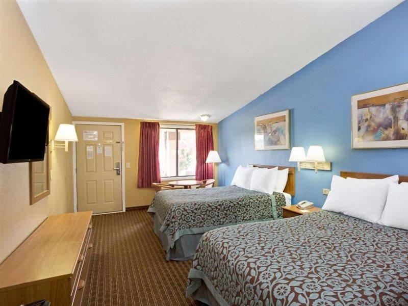 Days Inn By Wyndham Lawrenceville Esterno foto