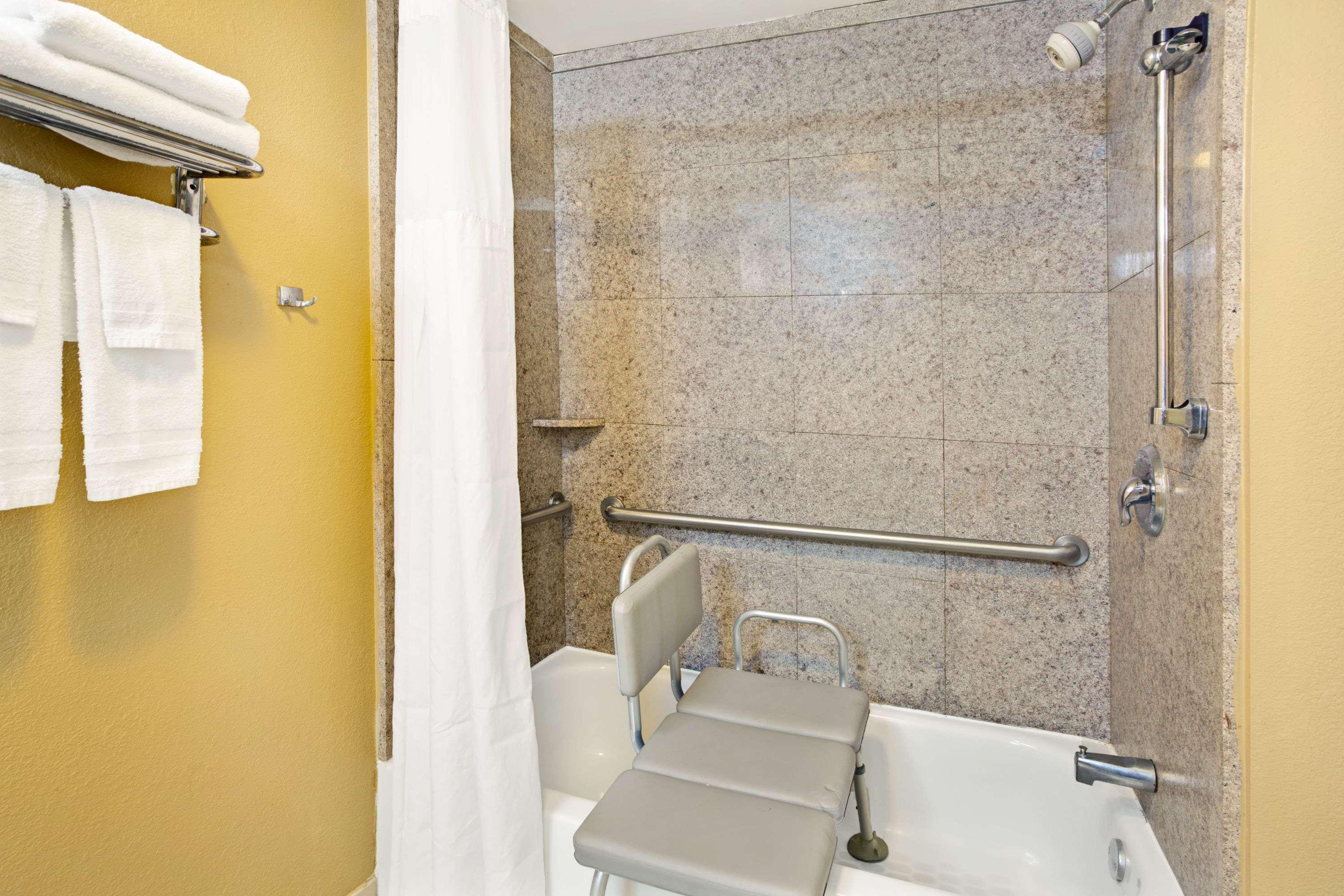 Days Inn By Wyndham Lawrenceville Esterno foto