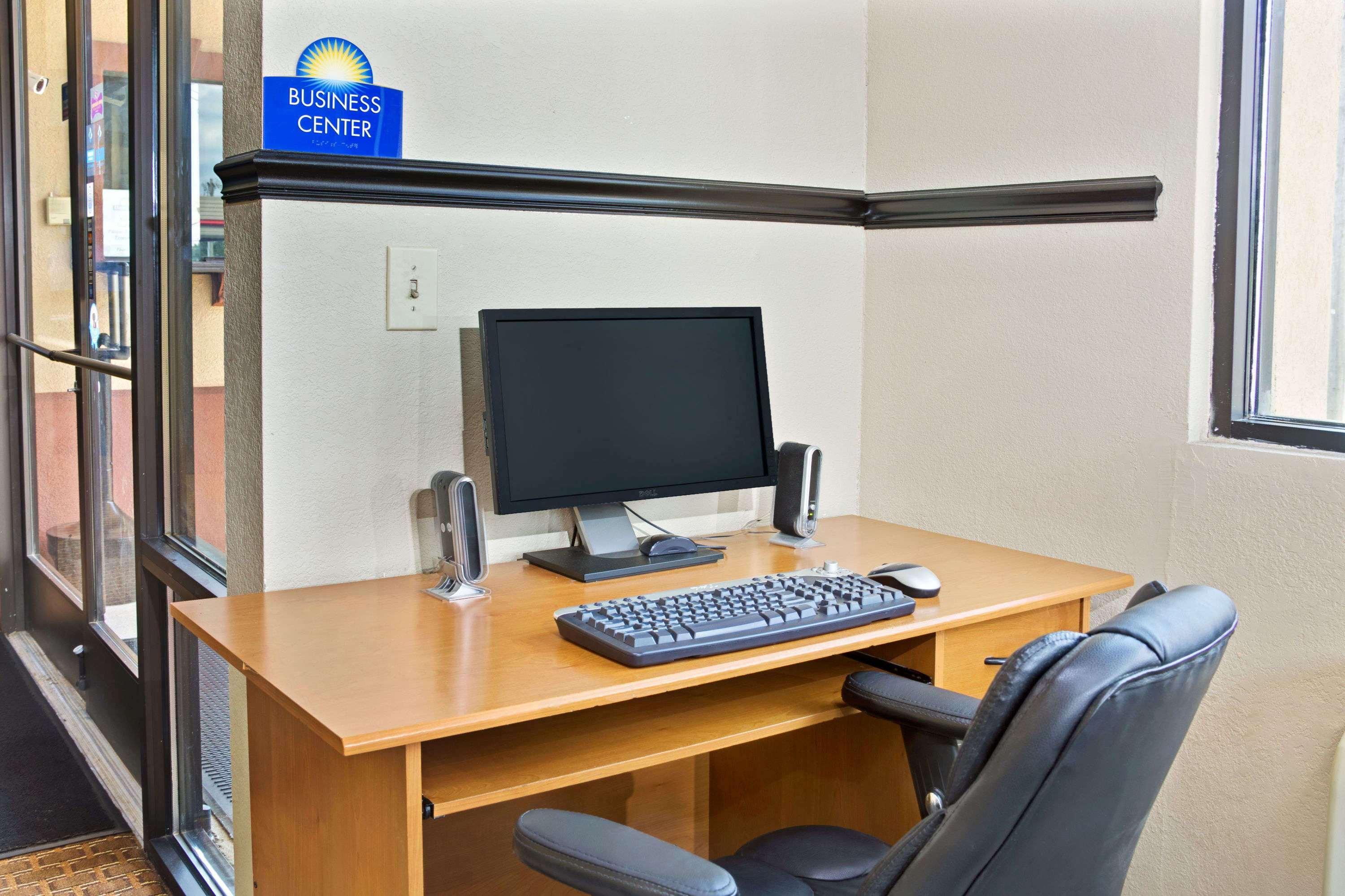 Days Inn By Wyndham Lawrenceville Esterno foto