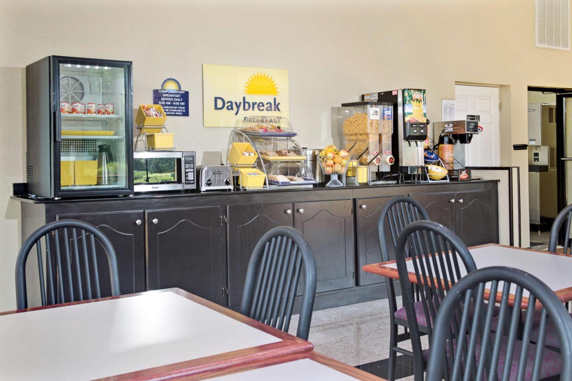 Days Inn By Wyndham Lawrenceville Esterno foto